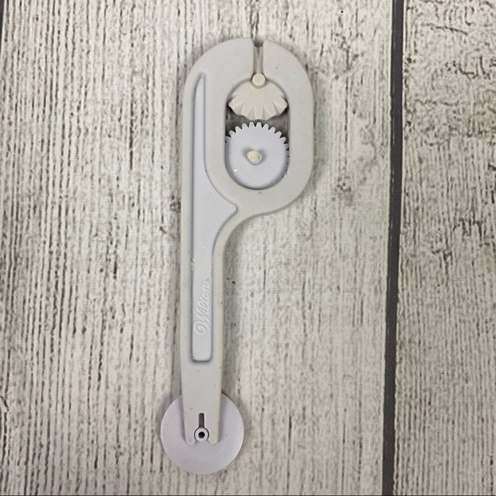 Wilton Fondant cutter & multi shape hand press
